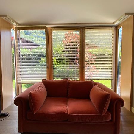An Apartment In A Modern Swiss Chalet Iseltwald Esterno foto
