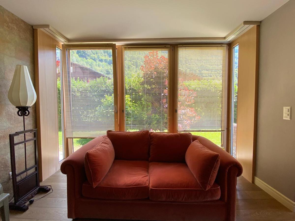 An Apartment In A Modern Swiss Chalet Iseltwald Esterno foto