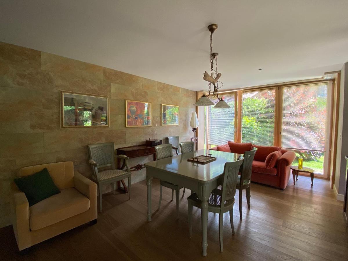An Apartment In A Modern Swiss Chalet Iseltwald Esterno foto