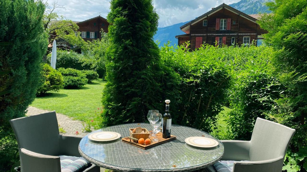 An Apartment In A Modern Swiss Chalet Iseltwald Esterno foto