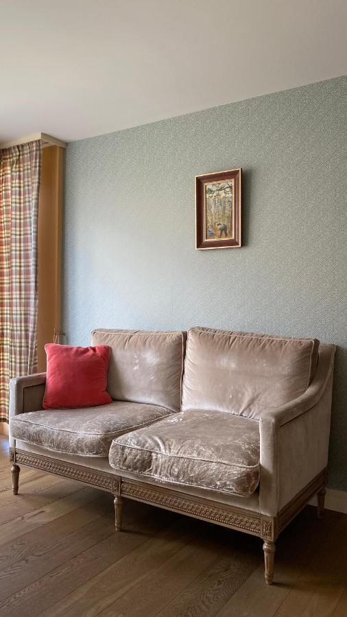 An Apartment In A Modern Swiss Chalet Iseltwald Esterno foto