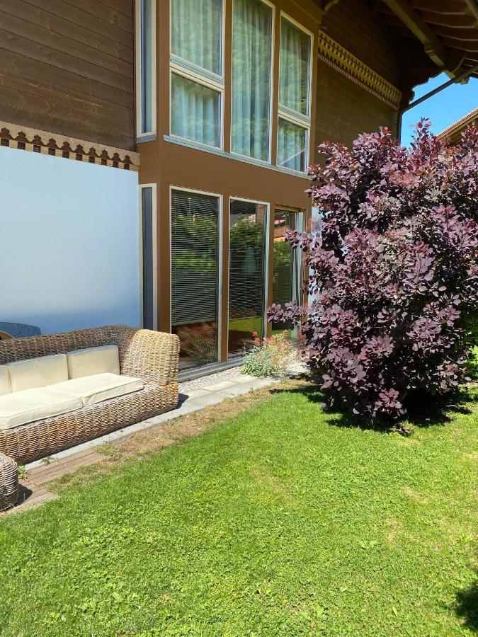 An Apartment In A Modern Swiss Chalet Iseltwald Esterno foto