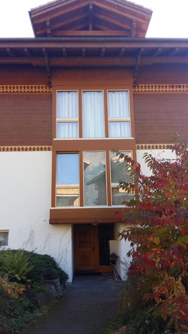 An Apartment In A Modern Swiss Chalet Iseltwald Esterno foto